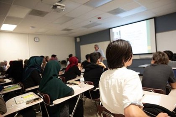 Tesettürlü diye üniversiteden attılar