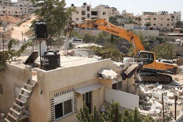Kudüs Belediyesi, Filistinlilere ait 2 evi yıktı