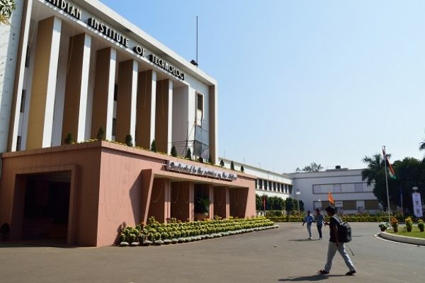 Hindular Üniversitelerde Müslümanlara saldırıyor