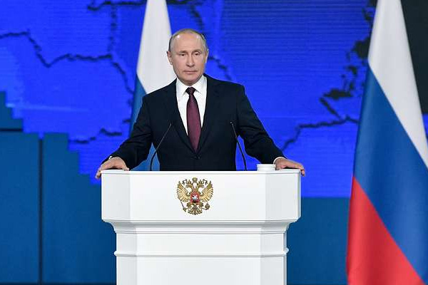 Putin: Rusya kendi internetini kurmalı