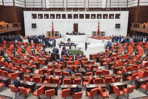 AK Parti yeni Meclis Başkan adayını seçiyor