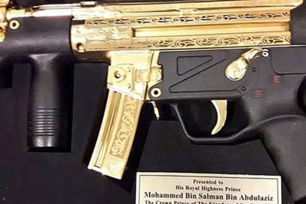 Pakistan’dan Prens Selman’a altın kaplamalı silah