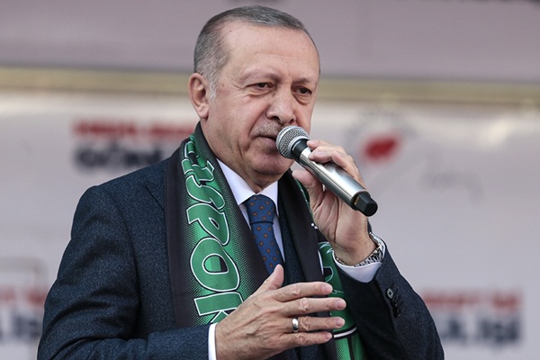 Erdoğan:  Şimdiki kuyruk fırsatçılara ders verme kuyruğu