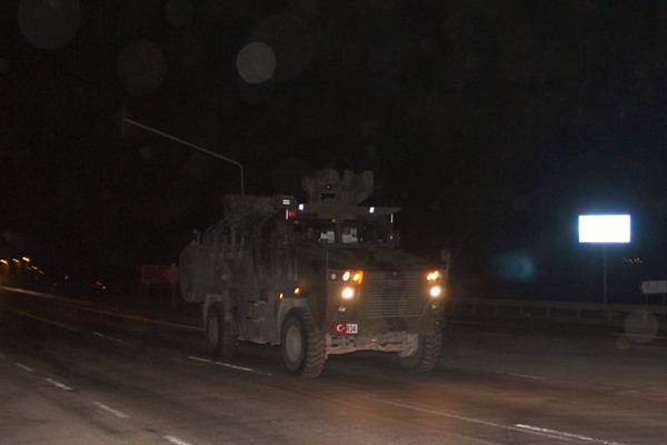 Sınıra komando sevkiyatı sürüyor