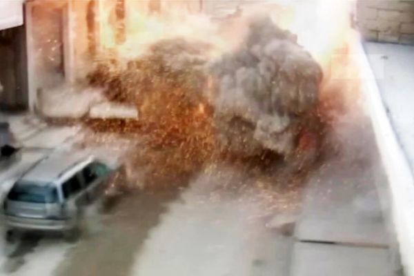 Esed rejiminin yaptığı bombalı saldırı anı kamerada