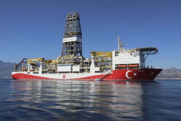 Türkiye'nin ikinci sondaj gemisi Çanakkale Boğazı'na ulaştı