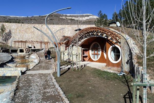 Sivas'ta Hobbit köyü kuruldu
