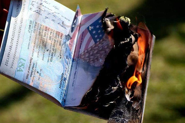 ‘’Pasaport yakarken mutluydunuz değil mi?’’