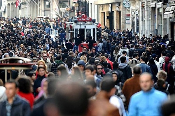 Türkiye'de 'okul bitirmeyenler' daha mutlu