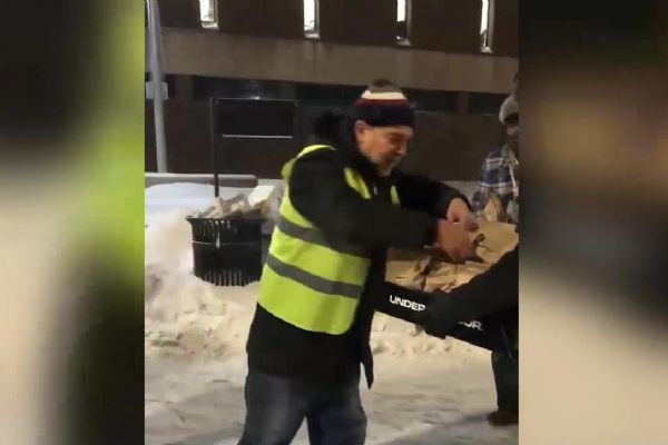 Amerika'da Müslümanlar, kimsesiz ve evsizlere yardım ediyor