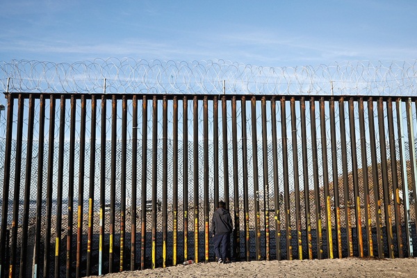 ABD, Meksika sınırına bin asker daha gönderiyor