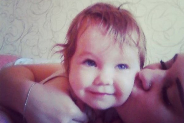 Annesinin evde bıraktığı 3 yaşındaki çocuk açlıktan öldü