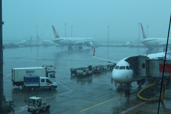 İstanbul'da hava trafiğine kar engeli