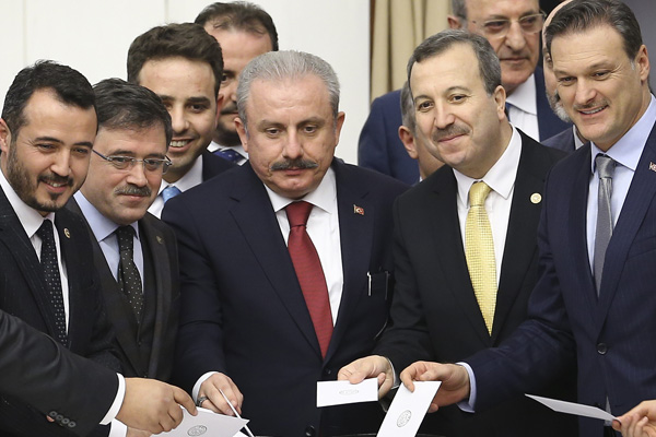 TBMM'nin yeni başkanı Mustafa Şentop oldu