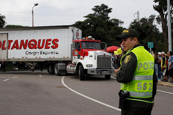 Venezuela'dan yardım kamyonları yakıldı iddialarına cevap