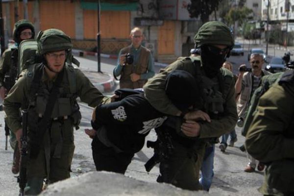 İsrail 10 Filistinliyi gözaltına aldı