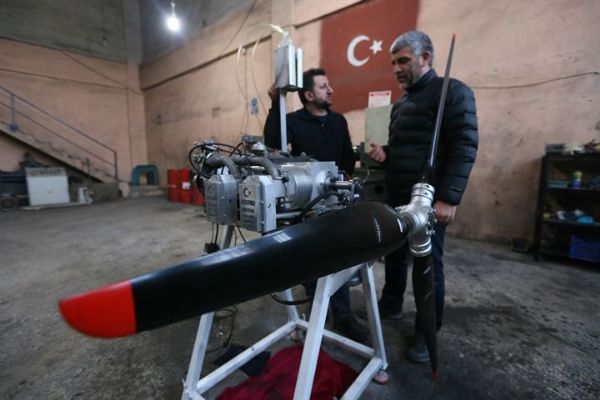Samsunda makine ustası uçak motoru yaptı