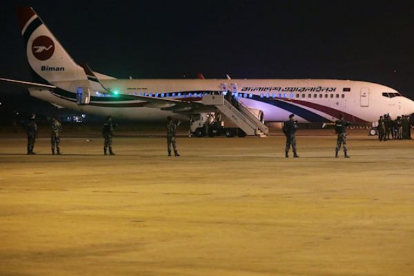 Bangladeş'te uçağı kaçırmaya çalışan korsan vuruldu