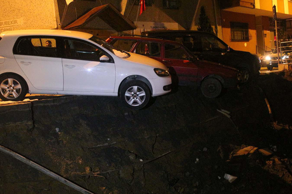 Beşiktaş'ta duvar çöktü