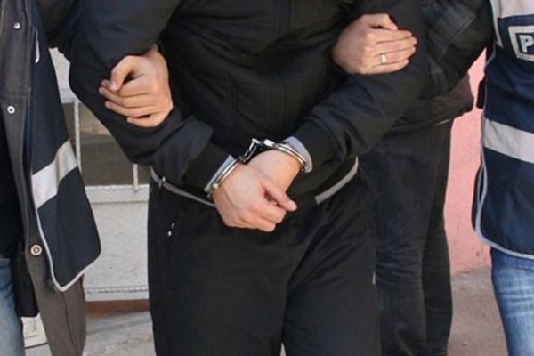 Cinayet şüphelisi kümeste kıskıvrak yakalandı