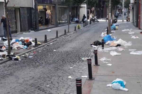 Şişli cadde ve sokakları çöp yığınlarına teslim