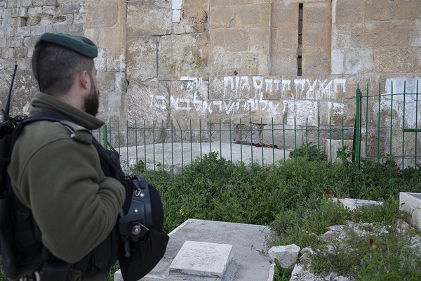 Mescid-i Aksa'nın duvarına provokatif saldırı!