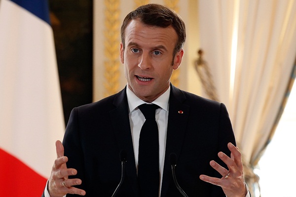 Macron sarı yeleklileri suçladı