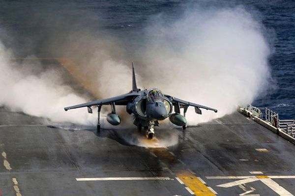 Hindistan, Pakistan uçağını düşürdü