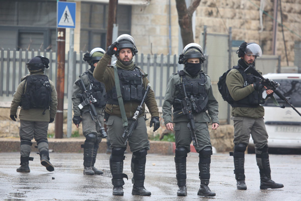 Siyonist İsrail askerlerinden Ramallah'a baskın