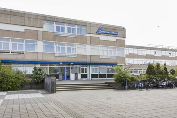 Peygamberimize dil uzatan küstah öğretmen açığa alındı