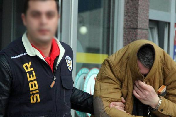 Polis suçüstü yapmak için 8 saat bekledi
