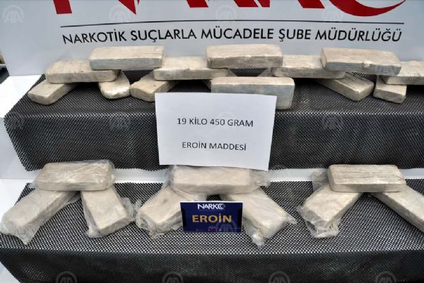 Araç içerisinde 19 kilogram eroin