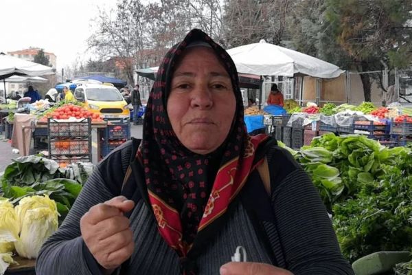 Diyarbakır'da erkek pazarcılar, kadın pazarcıların ekmeğine göz dikti