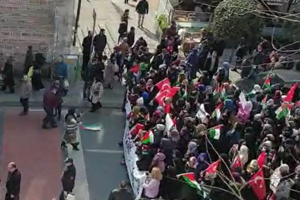 Filistinli kadınlara destek yürüyüşü