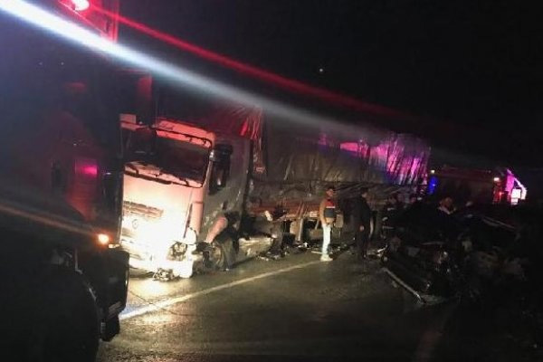 Erdoğan'ın konvoyuna eşlik eden polisler kaza yaptı