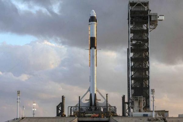 NASA ve SpaceX insanlı uzay uçuşu denemesi yaptı