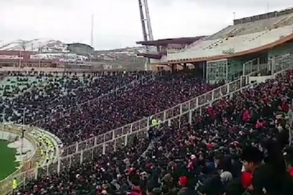 Tebrizli taraftarlardan Karabağ sloganı