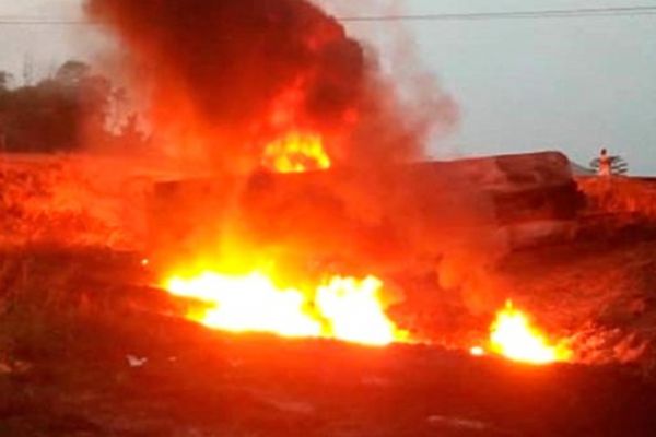 Nijerya'da petrol borusu patladı
