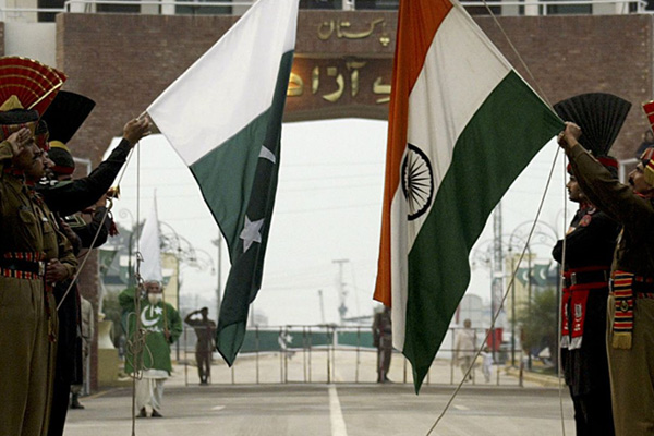 Gerilim yükseliyor: Pakistan-Hindistan sınırında çatışma