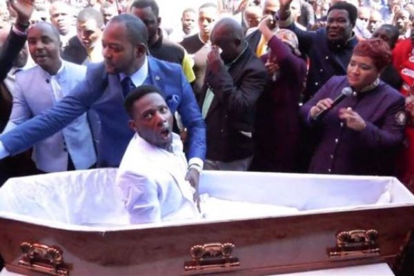 Papaz alay konusu oldu