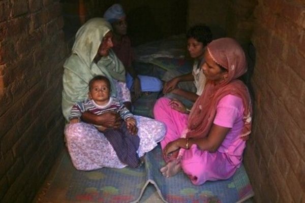 Keşmir'de yerin altında yaşam