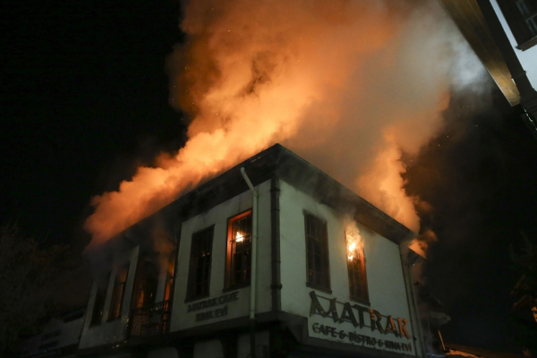 Ankara'da tarihi Hamamönü'nde yangın