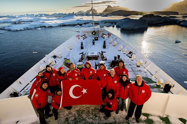Antartika'daki Türk bilim ekibinden yabancı üslere ziyaret