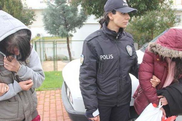 Sahte icra memuru gerçek icra müdürünü dolandırdı