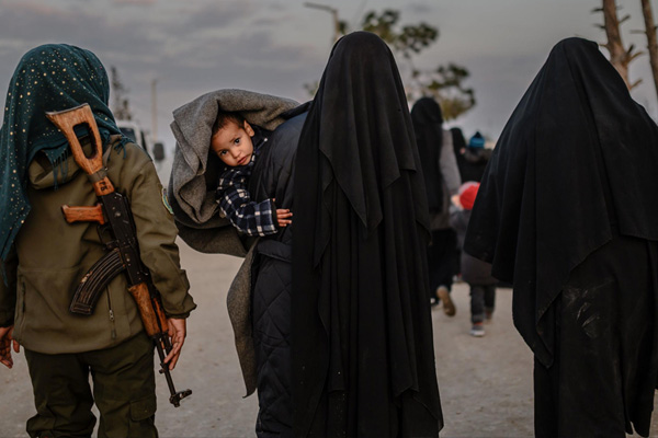 Berlin yönetimi, IŞİD'e katılan Almanları vatandaşlıktan çıkarıyor