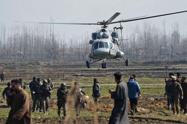 Pakistan hava sahasını uçuşlara yeniden açtı