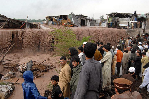 Pakistan'da yağışlar can aldı