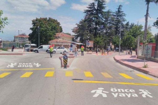 Sürücülere Önce yaya görselleri