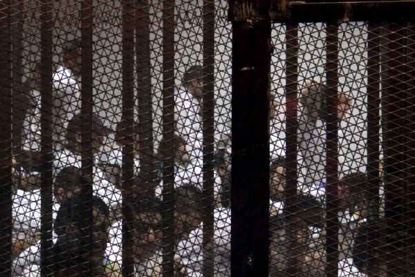 Mısırda idam edilen adamın eşi ve çocuğuna son vedası