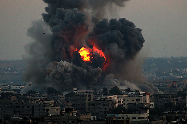 İsrail'den Gazze'ye hava bombardımanı